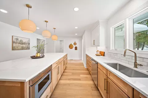 Kitchen - 5195 River Forest Rd, Dublin, OH 43017 photo 6 of 12
