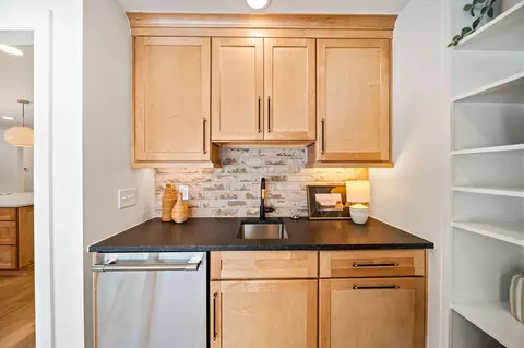 Kitchen - 5195 River Forest Rd, Dublin, OH 43017 photo 12 of 12