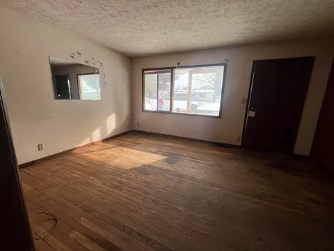 Living - 336 Cedarcrest Ave, Newark, OH 43055 photo 3 of 4