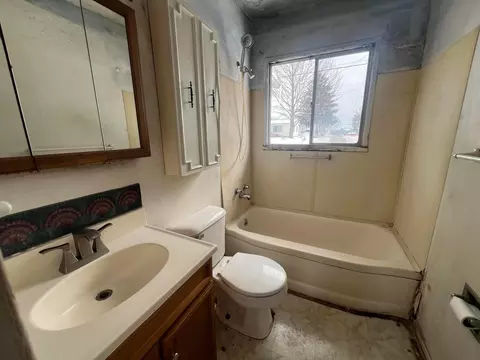 Bath - 336 Cedarcrest Ave, Newark, OH 43055 photo 1 of 1