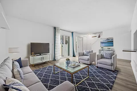 5258 Captains Ct #E, Columbus, OH 43220