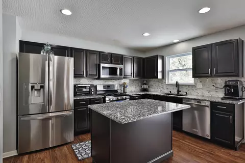2024 Grove Tree Ct, Grove City, OH 43123