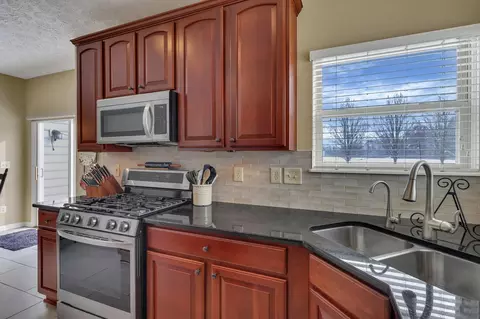Kitchen - 6949 Kellogg Dr, Powell, OH 43065 photo 4 of 6