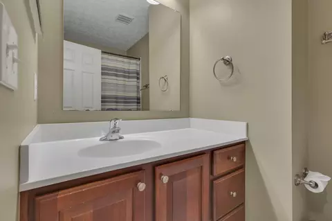Bath - 6949 Kellogg Dr, Powell, OH 43065 photo 5 of 10