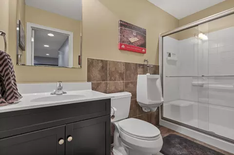Bath - 6949 Kellogg Dr, Powell, OH 43065 photo 8 of 10