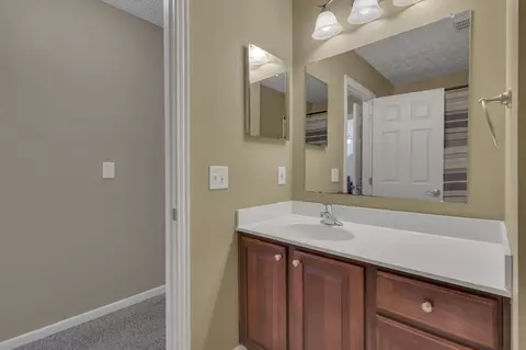 Bath - 6949 Kellogg Dr, Powell, OH 43065 photo 6 of 10
