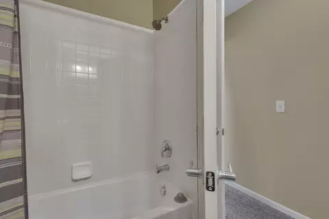 Bath - 6949 Kellogg Dr, Powell, OH 43065 photo 7 of 10