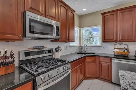Kitchen - 6949 Kellogg Dr, Powell, OH 43065 photo 3 of 6