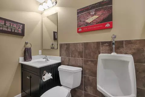 Bath - 6949 Kellogg Dr, Powell, OH 43065 photo 9 of 10