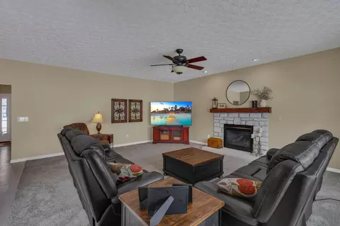Living - 6949 Kellogg Dr, Powell, OH 43065 photo 3 of 4