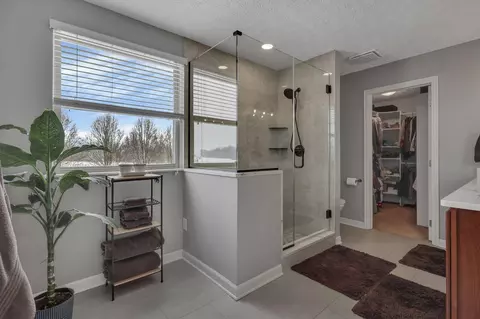 Bath - 6949 Kellogg Dr, Powell, OH 43065 photo 2 of 10