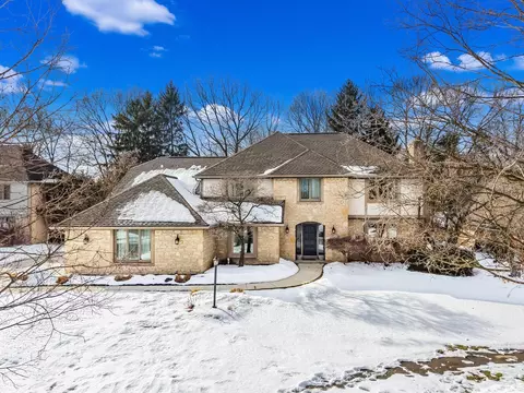 890 Pipestone Dr, Columbus, OH 43235