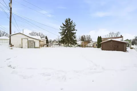 Exterior - 378 E Franklin St, Circleville, OH 43113 photo 5 of 5