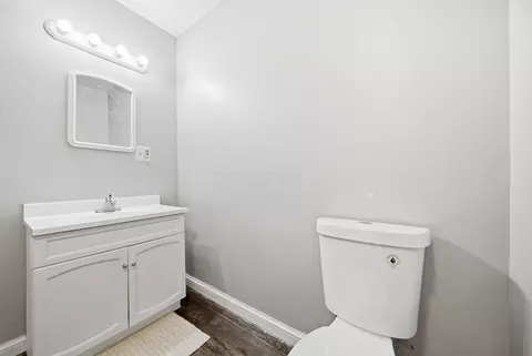 Bath - 378 E Franklin St, Circleville, OH 43113 photo 3 of 4