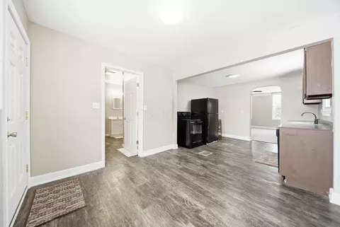 Entry Way - 378 E Franklin St, Circleville, OH 43113 photo 6 of 9