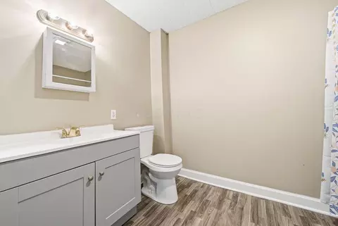 Bath - 378 E Franklin St, Circleville, OH 43113 photo 1 of 4