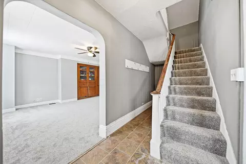 Entry Way - 378 E Franklin St, Circleville, OH 43113 photo 7 of 9