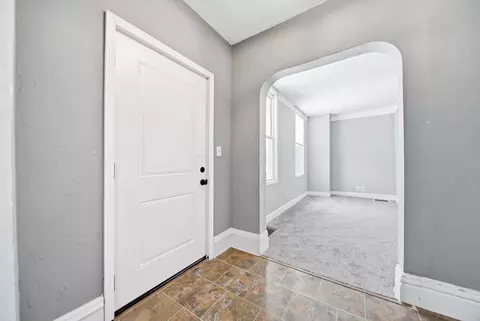 Entry Way - 378 E Franklin St, Circleville, OH 43113 photo 1 of 9