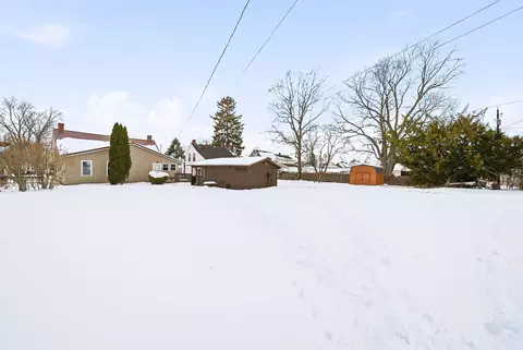 Exterior - 378 E Franklin St, Circleville, OH 43113 photo 3 of 5