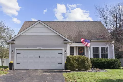 201 Fox Hall Dr, Pataskala, OH 43062
