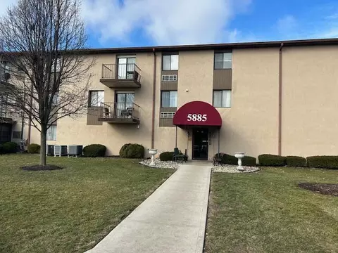 5885 Beechcroft Rd #313, Columbus, OH 43229