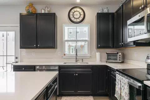 Kitchen - 323 Via Condotti, Delaware, OH 43015 photo 4 of 5
