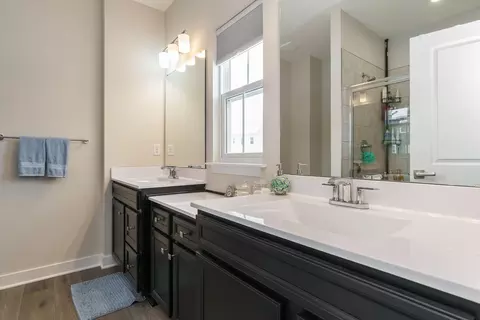 Bath - 323 Via Condotti, Delaware, OH 43015 photo 2 of 3