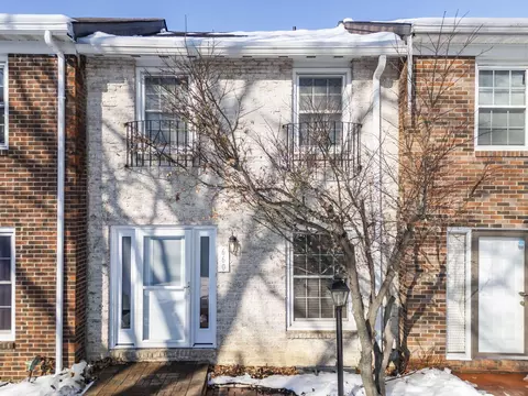 660 Dlyn St, Columbus, OH 43228