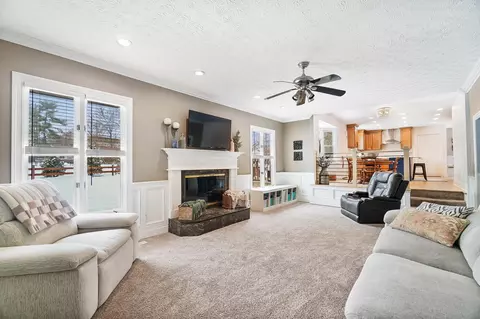 Living - 4977 Dunkerrin Ct, Dublin, OH 43017 photo 2 of 9