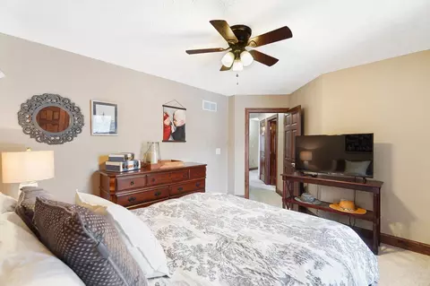 Bedroom - 4977 Dunkerrin Ct, Dublin, OH 43017 photo 7 of 15