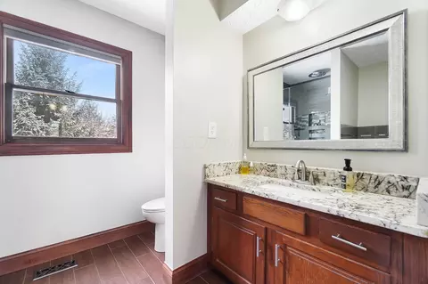 Bath - 4977 Dunkerrin Ct, Dublin, OH 43017 photo 5 of 12