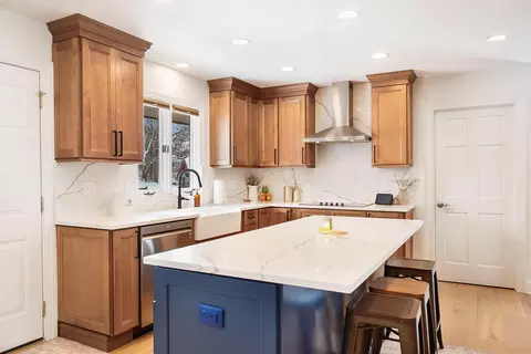 Kitchen - 4977 Dunkerrin Ct, Dublin, OH 43017 photo 2 of 9