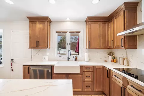 Kitchen - 4977 Dunkerrin Ct, Dublin, OH 43017 photo 4 of 9