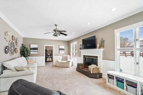 Living - 4977 Dunkerrin Ct, Dublin, OH 43017 photo 5 of 9