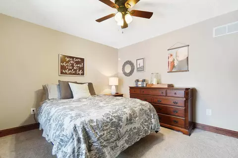 Bedroom - 4977 Dunkerrin Ct, Dublin, OH 43017 photo 8 of 15