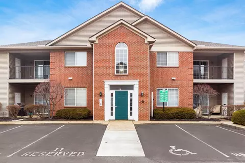 669 Spring Valley Dr, Lewis Center, OH 43035