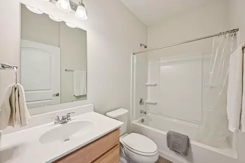 Bath - 211 Solstice Rd, Delaware, OH 43015 photo 1 of 3