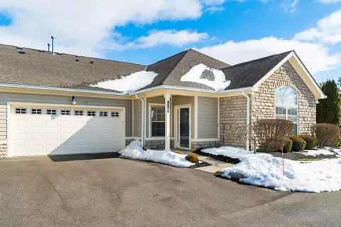 950 Villas Dr, Pataskala, OH 43062