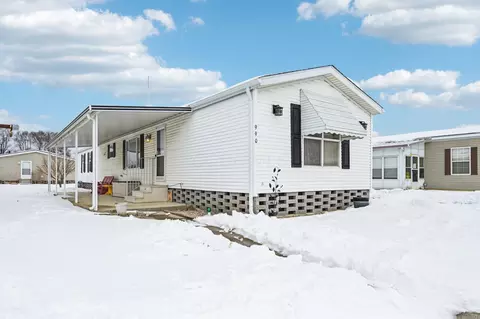990 Jerry Lee Dr, Obetz, OH 43207