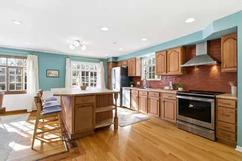 Kitchen - 534 Walhalla Rd, Columbus, OH 43202 photo 2 of 6