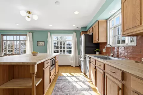 Kitchen - 534 Walhalla Rd, Columbus, OH 43202 photo 5 of 6