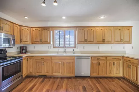 Kitchen - 6281 Davis Dr, Newark, OH 43056 photo 5 of 7