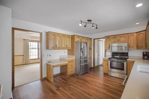 Kitchen - 6281 Davis Dr, Newark, OH 43056 photo 3 of 7