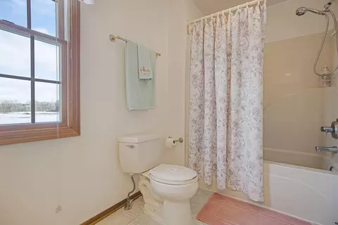 Bath - 6281 Davis Dr, Newark, OH 43056 photo 7 of 7