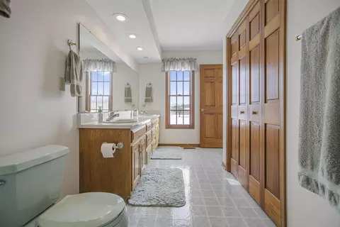 Bath - 6281 Davis Dr, Newark, OH 43056 photo 4 of 7