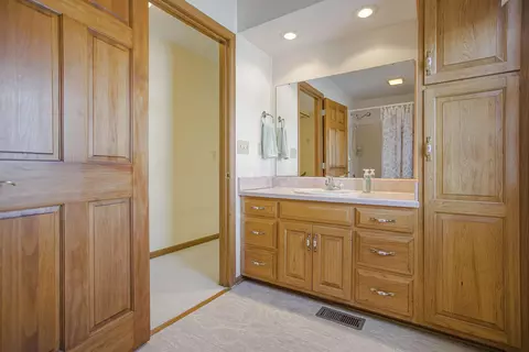 Bath - 6281 Davis Dr, Newark, OH 43056 photo 6 of 7