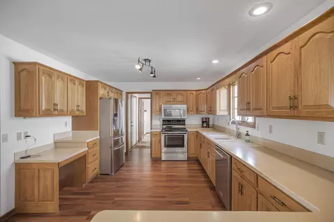 Kitchen - 6281 Davis Dr, Newark, OH 43056 photo 6 of 7
