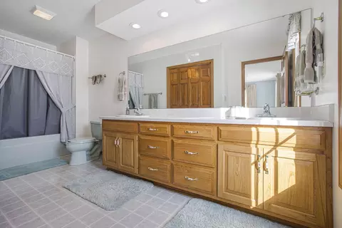 Bath - 6281 Davis Dr, Newark, OH 43056 photo 3 of 7