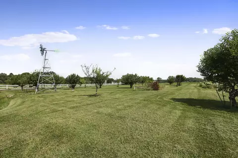 Exterior - 6281 Davis Dr, Newark, OH 43056 photo 6 of 15