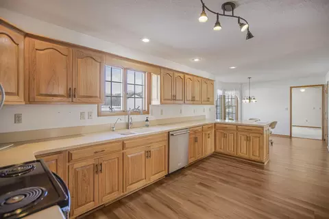 Kitchen - 6281 Davis Dr, Newark, OH 43056 photo 1 of 7